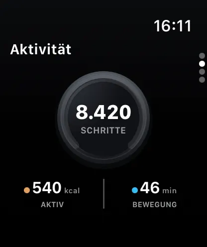 Apple-Watch-Ansicht mit den Aktivitätswerten des Tages.